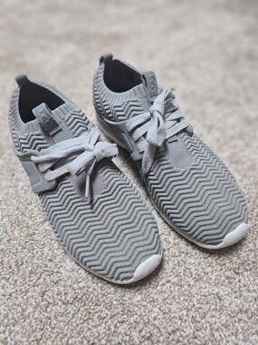 UGG Women's Gray Chevron Knit Athletic Sneakers